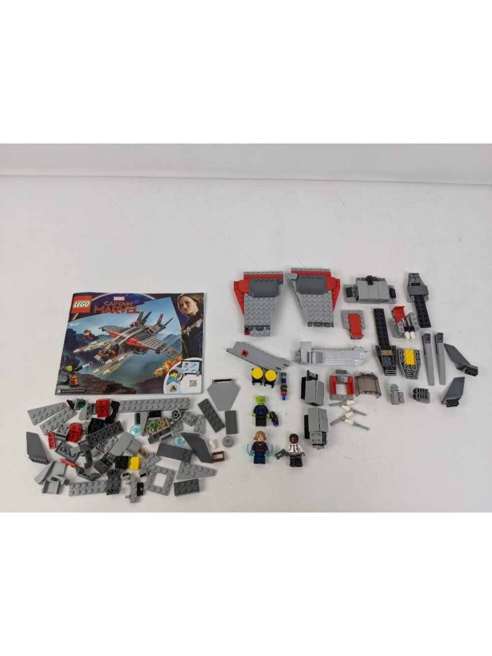 LEGO 76127 Captain Marvel & Skrull Attack w/ Manual NO CAT